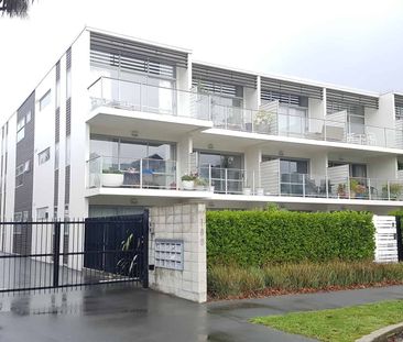 Simply beautiful city complex living! - Photo 4