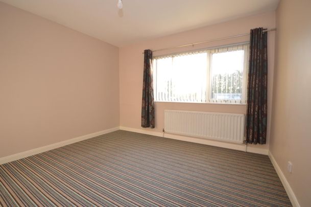 5 Bed Semi-detached House - Photo 1