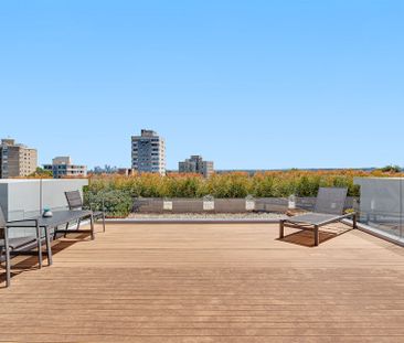 LUXURY EXECUTIVE APARTMENT - FIRST TIME OFFERED - Photo 6