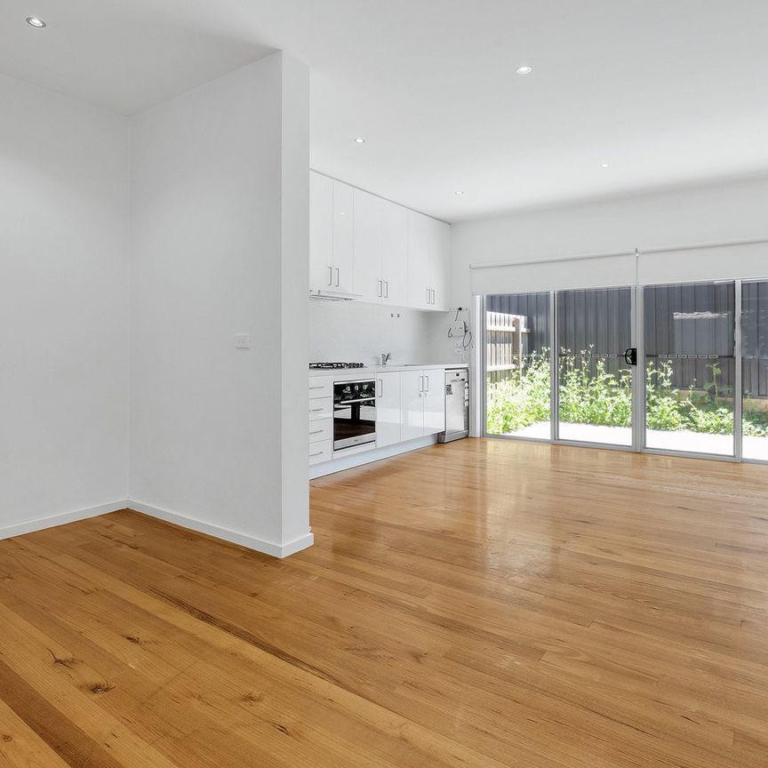 2/882 Pascoe Vale Road, Glenroy VIC 3046 - Photo 1