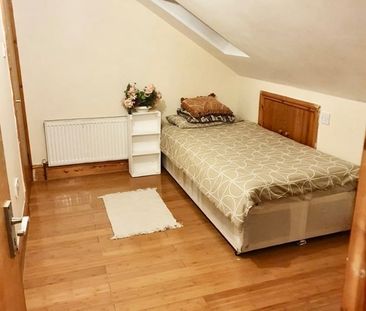 Room in a Shared House, Colville Road, E11 - Photo 5