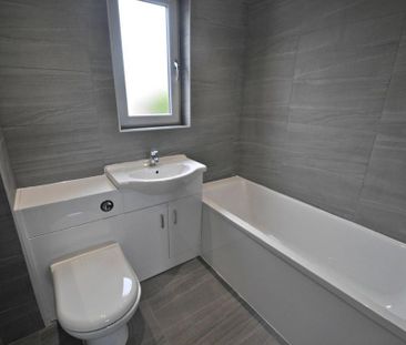 3 bedroom end of terrace house to rent - Photo 4