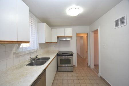 For Lease - 129 Felbrigg Avenue, Toronto, Ontario - Photo 4