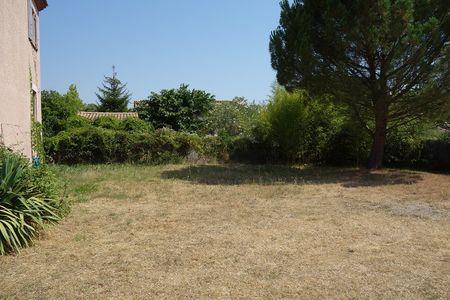 Location - Villa T6 de 136 m² avec jardin clos, terrasse et garage - Photo 3