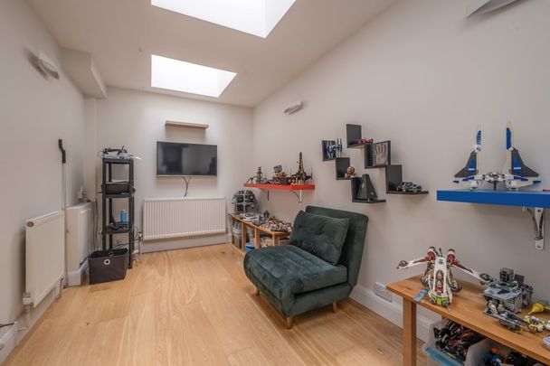 5 bedroom detached house to rent - Photo 1