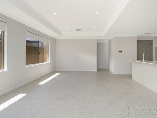 Modern Brand New Spacious Family Home - Photo 1