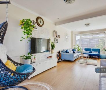 4 bedroom semi-detached house to rent - Photo 2