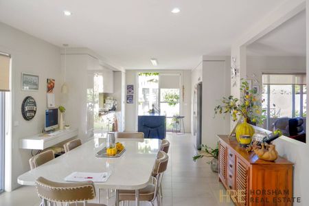 Fully Furnished Luxury Home - Photo 4