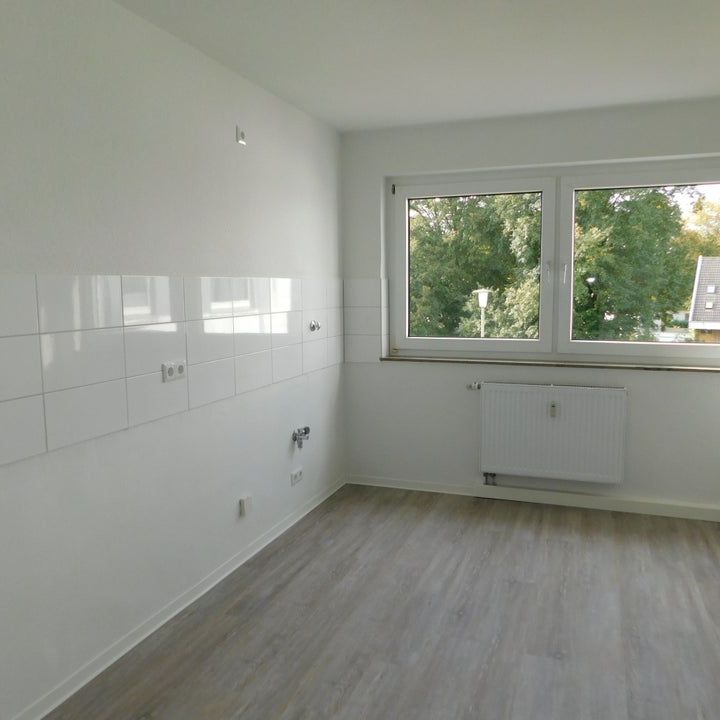 Kompl. renovierte 3-Zi.-EG-Whg. in ruhiger und grüner Nachbarschaft zu vermieten - Photo 1