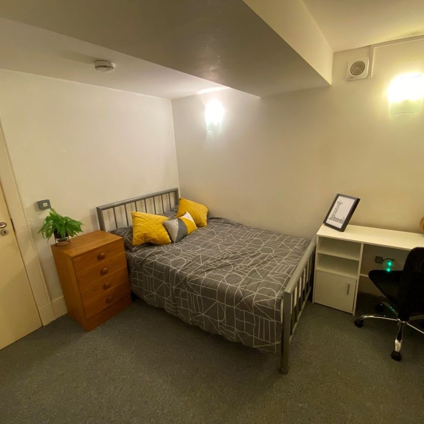 3 Bed Flat, Newarke Street, LE1 - Photo 1