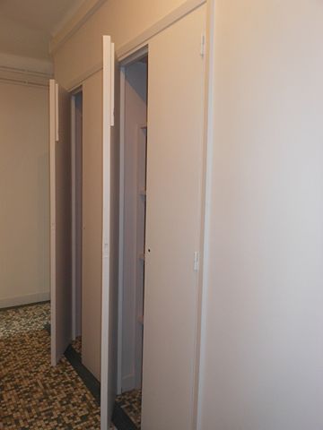 Location Appartement 3 pièces 70m² - Photo 2