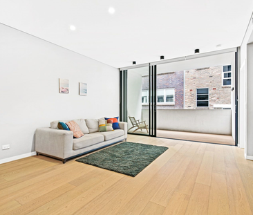 Centrally Positioned, Tastefully Updated, Near New And Private, Exp... - Photo 2