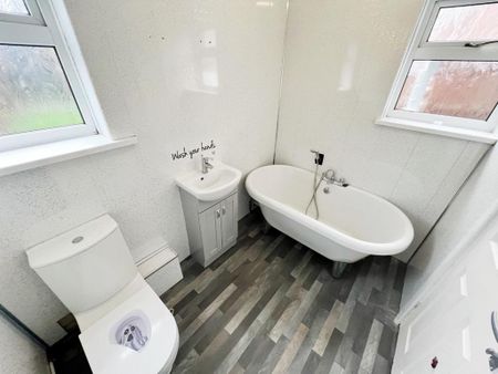 3 bedroom semi-detached house to rent - Photo 4