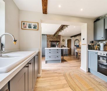 3 bedroom semi-detached house to rent - Photo 2