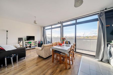 3 bedroom flat to rent - Photo 2