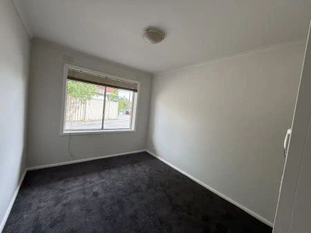 “Ideally located!” - Photo 4