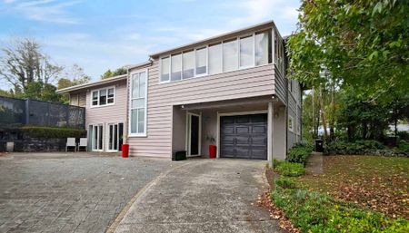 Spacious Family Living with Garden Oasis - Photo 5