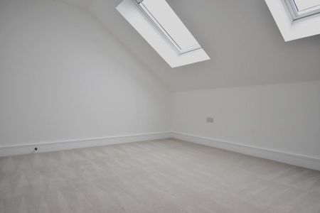 4 bedroom semi-detached house to rent - Photo 5