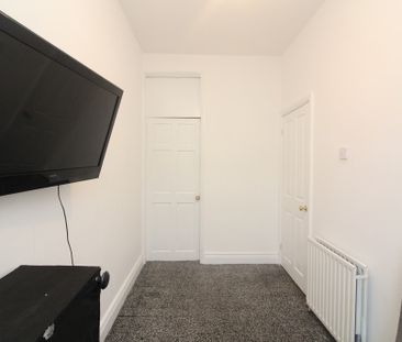 3 Bedroom Mid Terraced House - Photo 6
