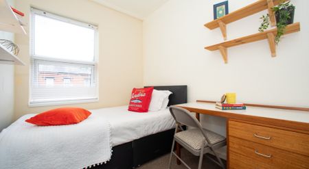 65 Headingley Avenue, Headingley, Leeds, LS6 3ER - Photo 4
