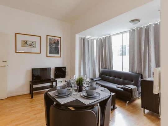 1beds Apartment - Photo 1