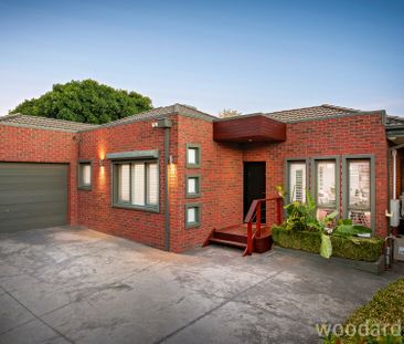 Elegant & Private 3-Bedroom Home in Leafy Box Hill South - Photo 3