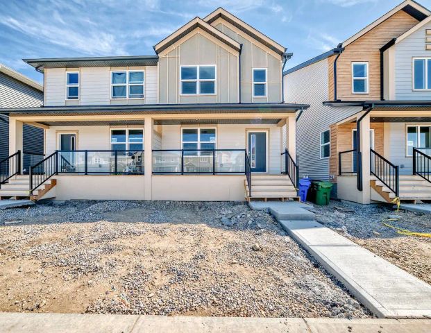 Modern 3 Bedroom Townhouse — 3 Bedrooms Townhouse - Photo 1