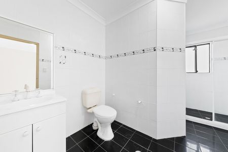 Air-Conditioned Two-Bedroom Unit with Ensuite, Gas Cook-Top and Single Garage! - Photo 5