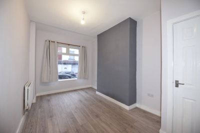 3 bedroom House in Highthorne View Bed), Armley Leeds - Photo 5