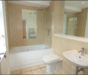 3 bedroom flat to rent - Photo 5