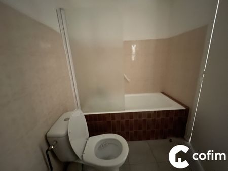 Location Appartement 2 pièces 38m² OLORON STE MARIE 64400 - Photo 3