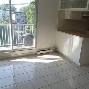 ST-LÉONARD 4 1/2 PRÈS LACORDAIRE ET ST-ZOTHIQUE - Photo 2