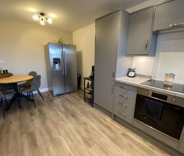 3 bedroom semi-detached house to rent - Photo 5