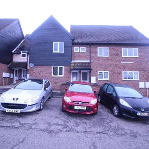 2 bedroom maisonette to rent - Photo 3