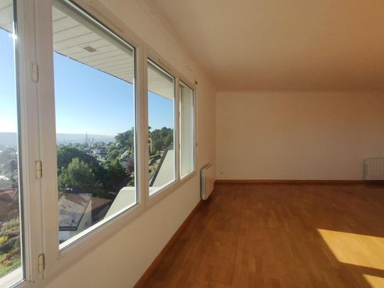 Location Appartement 3 pièces 85m² MONT ST AIGNAN 76130 - Photo 1