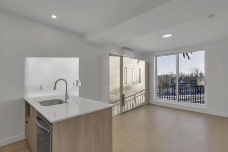 Grace Condos - Photo 5