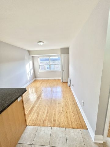 For Lease - 11 Thirty Third Street Unit# 303, Toronto, Ontario - Photo 4