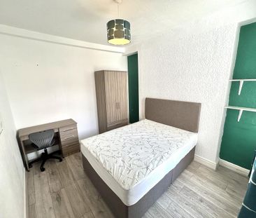 5 bedroom terraced house to rent - Photo 4