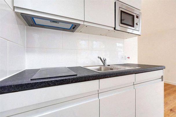 Studio to rent - Photo 1