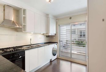 Apartamento T3 Duplex para arrendamento sem móveis no Alto de Santa Catarina, Algés