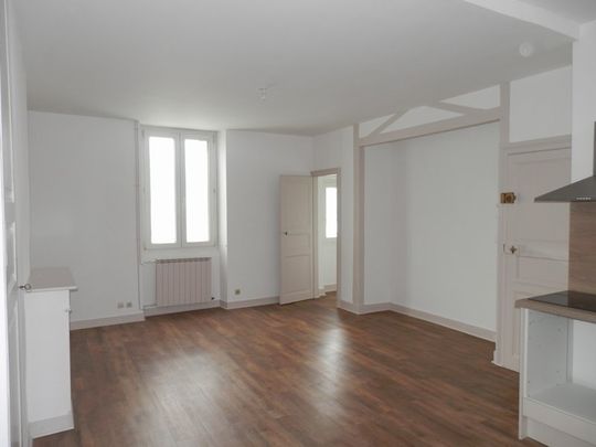 Location Appartement 3 pièces 55m² LA FLECHE 72200 - Photo 1