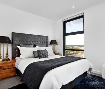 “CONTEMPORARY ONE BEDROOM APARTMENT.” - Photo 4
