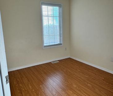 For Lease - 16 Quarrie Lane, Ajax, Ontario - Photo 2