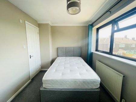 1 bedroom in a house share to rent - Photo 3