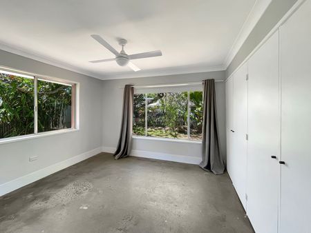 Spacious Home in a Prime Mullumbimby Location (Electricity Included) - Photo 4