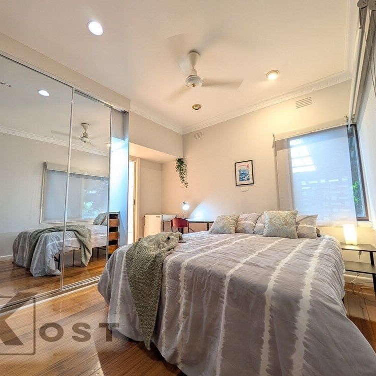 Blackburn South - Photo 1