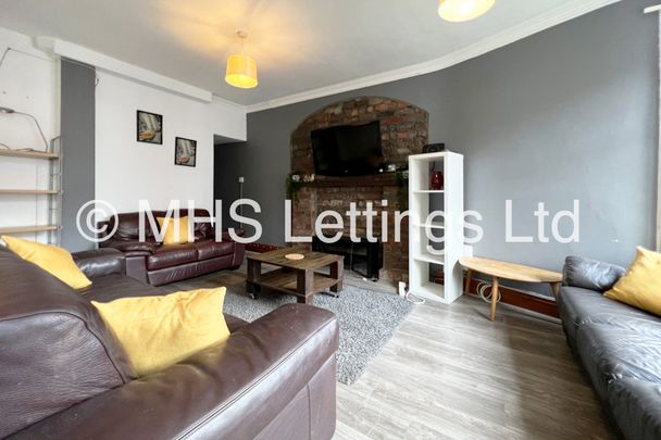 8 Bedroom Mid Terraced House for rent in Manor Drive - Photo 1