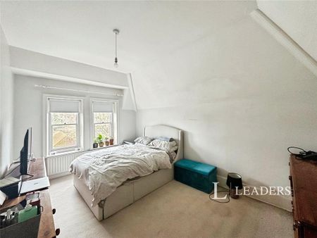 3 bedroom flat to rent - Photo 3
