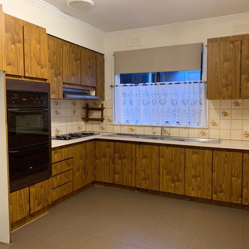 Family home awaits! - Photo 1