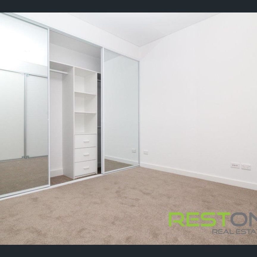 MODERN APARTMENT IN A CONVENIENT LOCATION - Photo 1